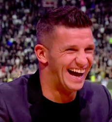 Van Hooijdonk en Jansma geinen 'kleine' Bryan Linssen: 'Je zit op een kussentje' (video)