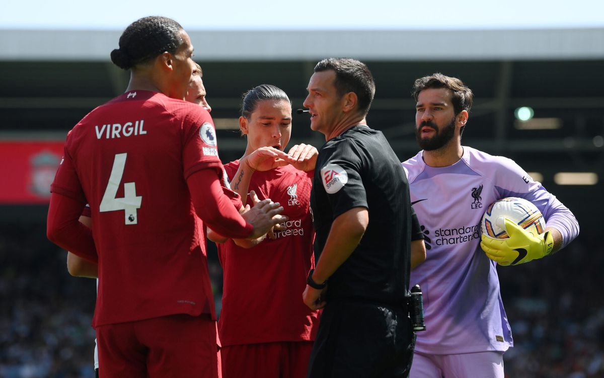 Virgil van Dijk veroorzaakt penalty in slechte seizoensopener tegen Fulham, Kenny Tete geeft assist