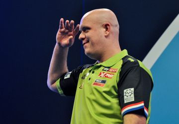 Van Gerwen lacht een beetje om z'n concurrenten: 'In principe zijn zij geen probleem voor mij'