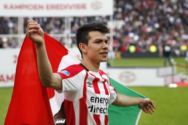 HAHA! Heel Mexico denkt dat Lozano bij PSV vertrekt door foto jeugdspeler