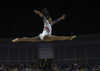 Broer van topturnster Biles verdacht van betrokkenheid bij moord