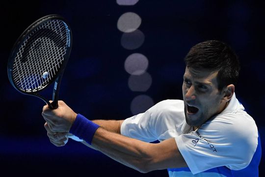 Novak Djokovic dendert over Andrey Rublev heen bij ATP Finals