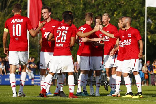 AZ en PEC Zwolle met de schrik vrij tegen amateurploegen in voorbereiding