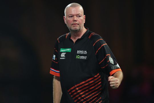 Raymond van Barneveld toegesproken door PDC tijdens WK-wedstrijd: 'Stond hij niet bij stil'