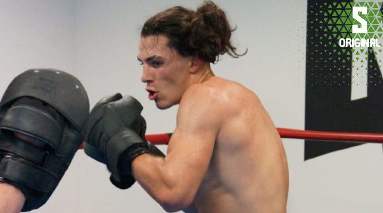 KO-vechter Tarzan droomt van UFC: 'Ik doe niet aan tikken, ik ga altijd voor KO's'