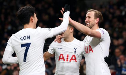 Tottenham Hotspur tikt Donny van de Beeks Everton helemaal scheel