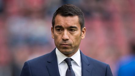 Van Bronckhorst blijft nuchter: "We gaan nog geen polonaise gaan lopen"