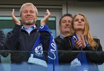 'Onder druk gezette Abramovitsj wijst bod van rijkste man van Engeland op Chelsea af'