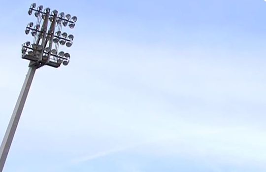 🎥 | Dit meen je niet! Opnieuw problemen met verlichting in ADO-stadion