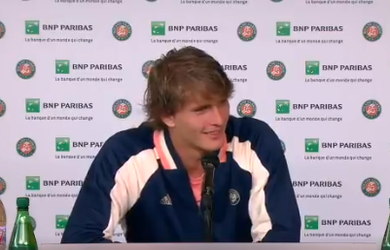 Zverev verstaat helemaal niks van Engelse journalist met dik accent (video)