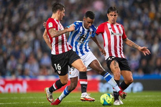 🎥 | LaLiga-koploper Real Sociedad laat punten liggen in Baskische derby