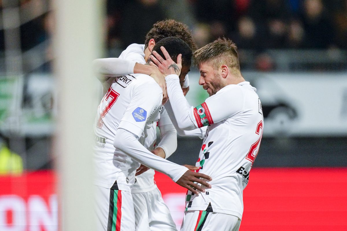 Doelpuntrijk NEC wint overtuigend van 10 Excelsior-spelers met degradatiestress