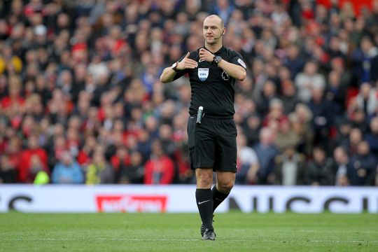 Oud-scheids Bobby Madley moest beschermd worden na bizar 'hondenseks'-gerucht