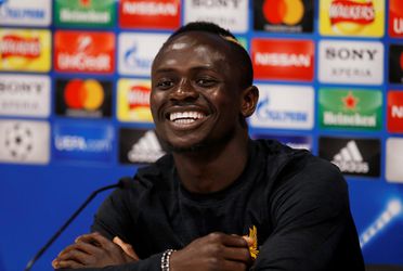 Dorpje in Senegal krijgt 300 Liverpool-shirts van Sadio Mané