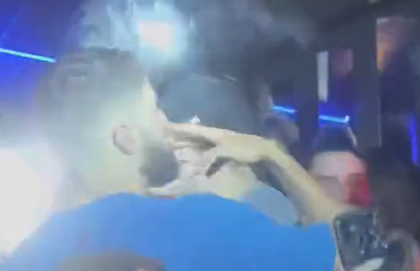 🎥  | Josko Gvardiol viert de 3e plek op het WK met een sigaretje in de club