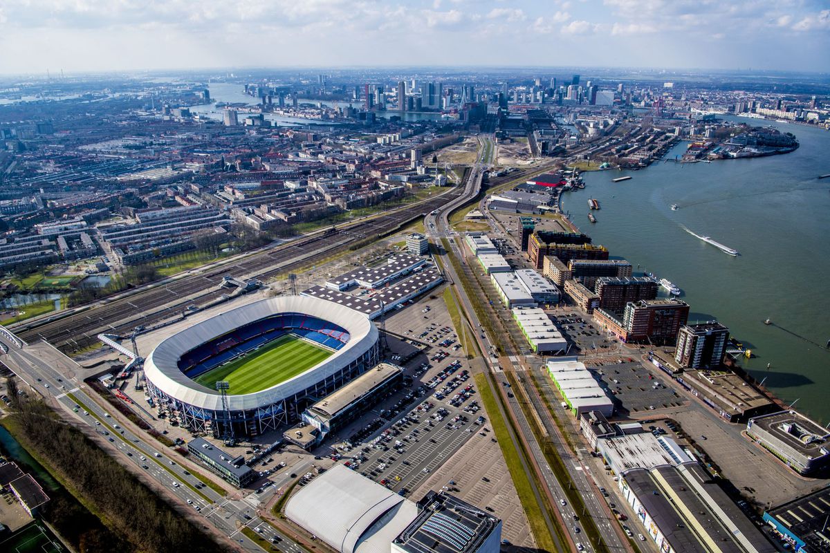 Supporters 100ste bekerfinale slopen treinen: 'Kennelijk een leuk voorafje'