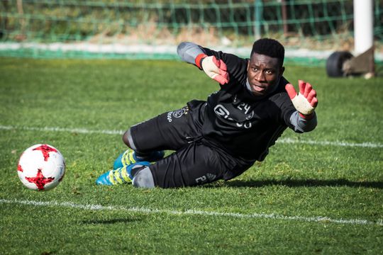 Ajax wil door met Onana