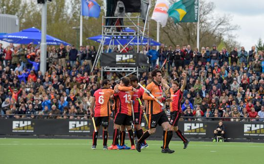 Nieuwe aanwinst Oranje-Rood juicht per ongeluk keihard tegen oude club