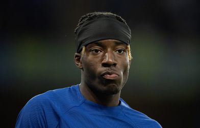Feesten met een blessure? Chelsea-trainer roept Noni Madueke op het matje