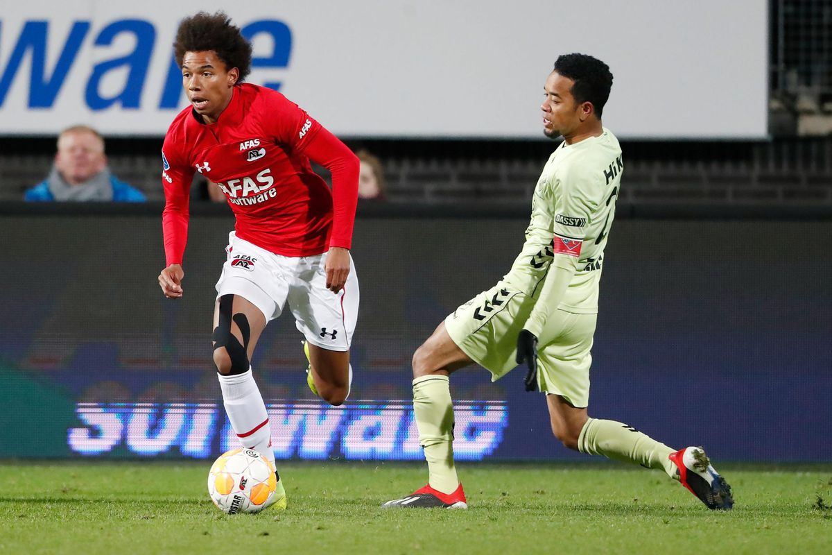 AZ begint competitiehelft met winst op concurrent FC Utrecht