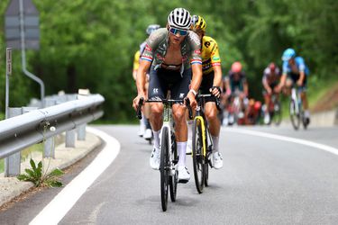 🎥 | Nederlanders tonen zich in bergrit Giro, maar Giulio Ciccone wint vanuit vroege vlucht