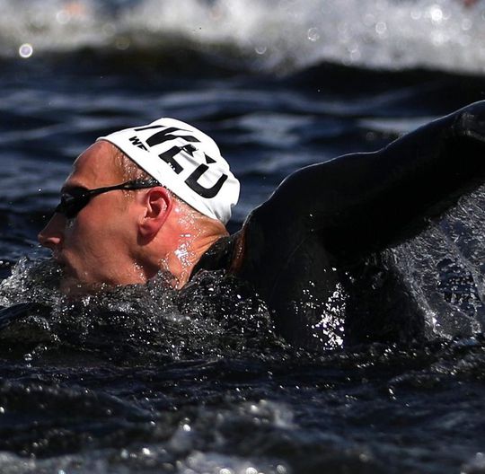 Weertman pakt na zinderende race Europese titel openwaterzwemmen (video)