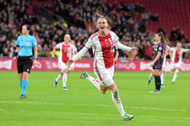 Ajax wint van Bayern München en pakt koppositie in Champions League vrouwen