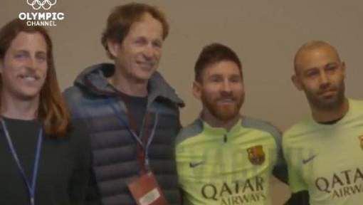 Lionel Messi dolblij na ontmoeting met 'grootste idool' (video)