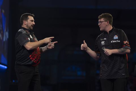 Dit ongelooflijke dartsrecord staat nu op naam van Jonny Clayton en Keane Barry