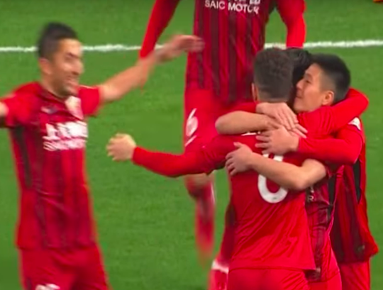 LOL! Carrasco, Gaitán en José Fonte krijgen voetballes bij Chinees debuut (video)