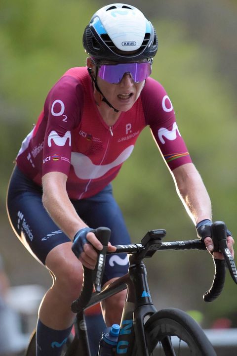 Annemiek van Vleuten is verreweg de beste in 2e etappe Vuelta