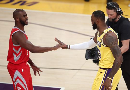 Basketballers Lakers en Rockets geschorst na matpartij (video)