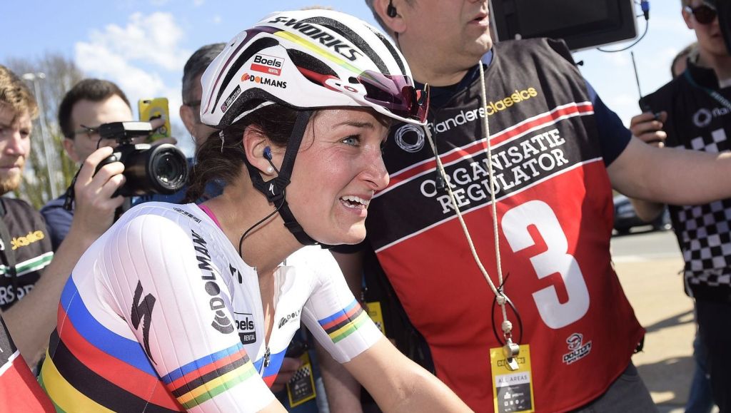 Armitstead laat alles en iedereen achter zich in Women's Tour