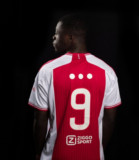 ⏺ | Huh? Dit is waarom Ajax met 3 stippen op het shirt speelt