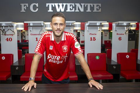 Ricky van Wolfswinkel officieel terug in Nederland: 'FC Twente is een mooie club'