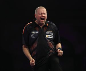 Van Barneveld sloopt Wright in kwartfinale Unibet Masters