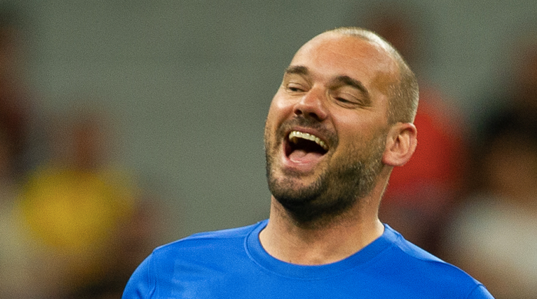 📸 | Wesley Sneijder stuurt achter de rug van nieuwe vriendin om stoute snaps naar andere dames