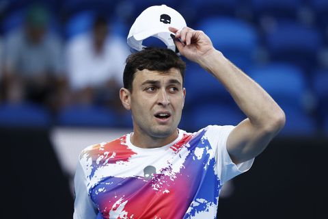 Marathonpartij in 1e ronde Australian Open: Karatsev pas na 4 uur en 52 minuten de winnaar