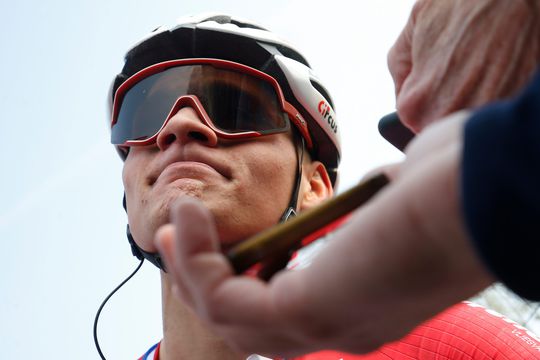 HAHA! Belgische wielrenner Naesen wil niet racen tegen Van der Poel: 'God help us all'