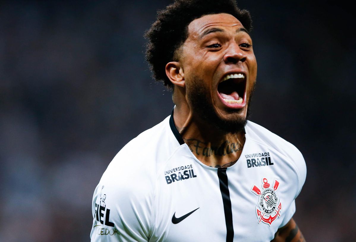 Corinthians kan Braziliaanse titel ruiken door winnende goal Kazim-Richards (video)