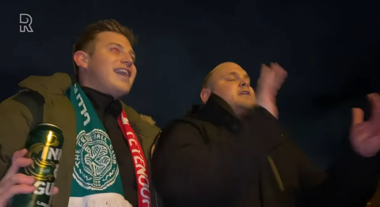 🎥 | Wauw! Blinde Feyenoord-fan Anton leidt duizenden supporters in mars naar Celtic Park