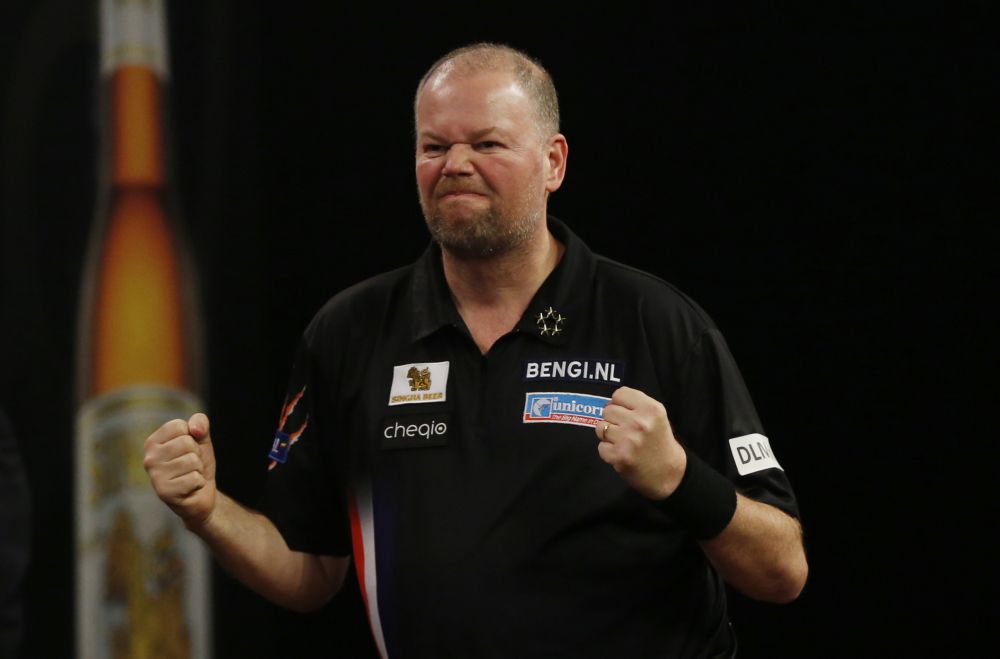 Van Barneveld verder op WK via blunderende landgenoot