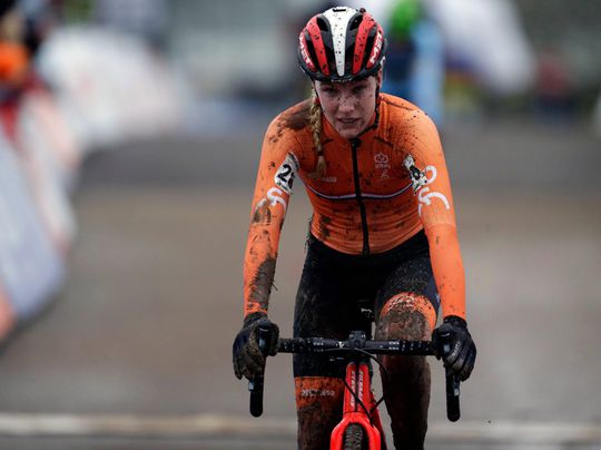 Annemarie Worst snelt Vos voorbij en wint Superprestige in Gieten