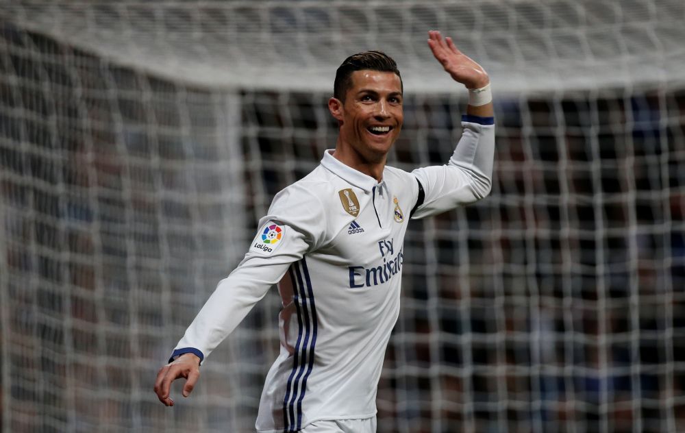 Real Madrid wint door kopgoals van Ronaldo en Ramos (video)