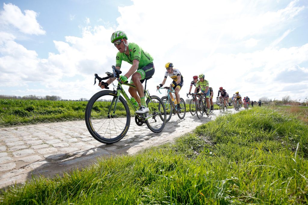 Kasseien Parijs-Roubaix zijn 'schoner dan ooit'