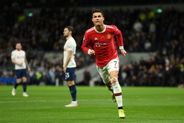 Manchester United weer boven jan na zeperd: Tottenham Hotspur slachtoffer van Ronaldo