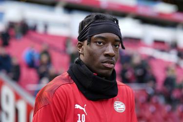 Rechter spaart PSV'er Noni Madueke: slechts een geldboete voor rijden zonder rijbewijs