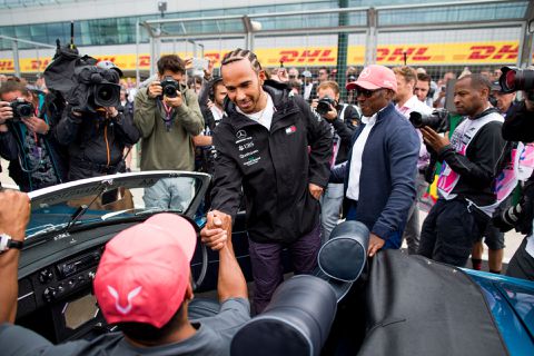 Nicolas Hamilton geeft update over broer Lewis na radiostilte: 'Dat kan een giftige plek zijn'