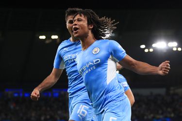 🎥 | Nathan Aké kopt à la Ruud Gullit raak tegen RB Leipzig: City 1-0 voor!