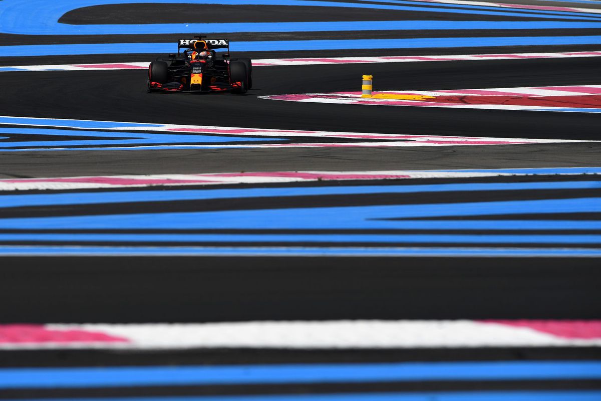 VT1 in Frankrijk: Red Bull is snel, Mercedes nog iets sneller